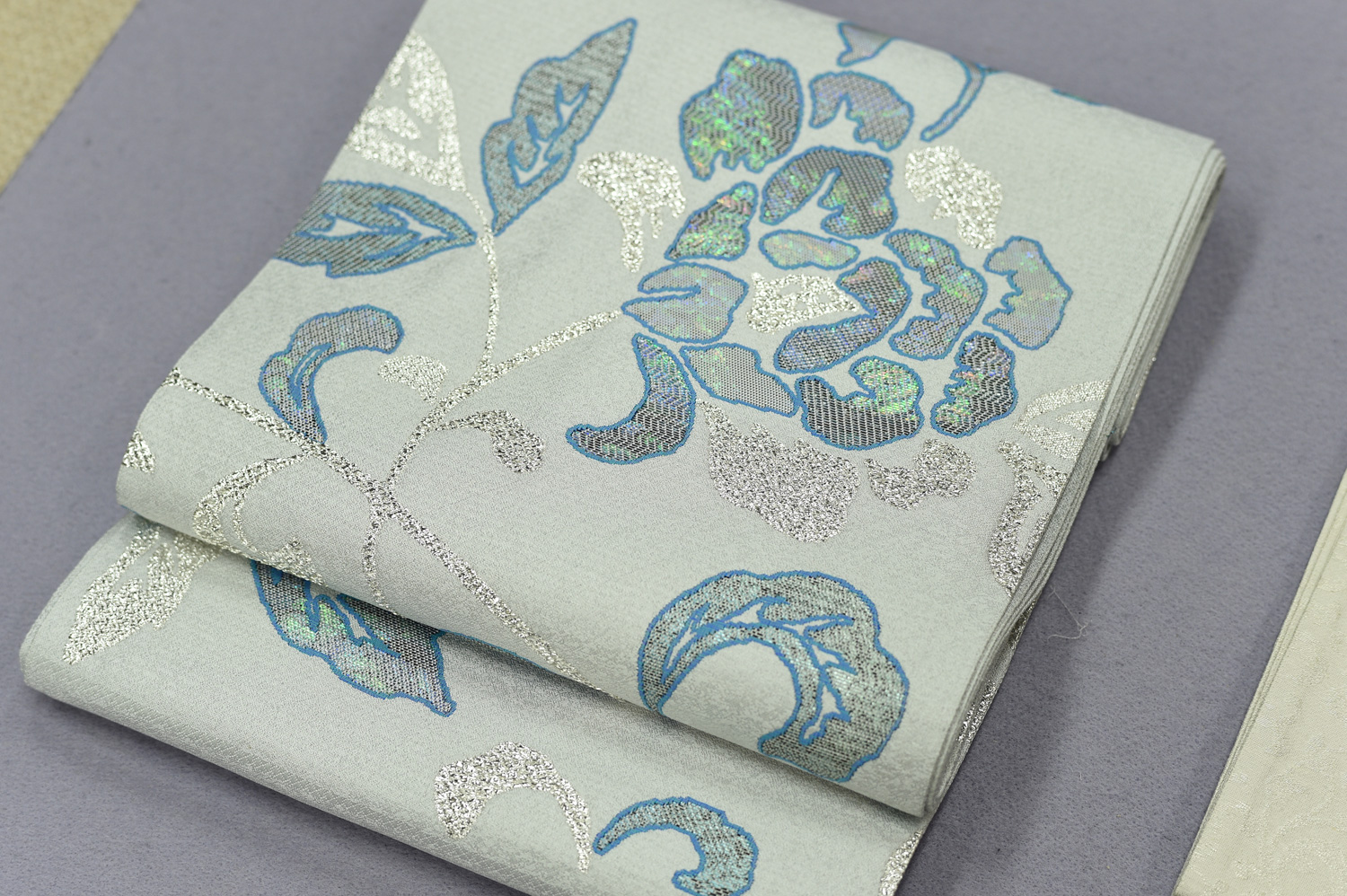 螺鈿を織り込んだ袋帯