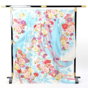 振袖レンタル 水色と白地の花柄