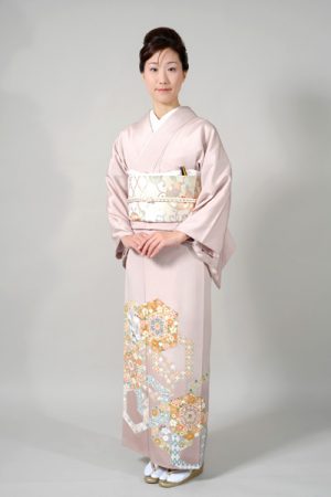 新作最高級色留袖 地色：淡い藤ピンク