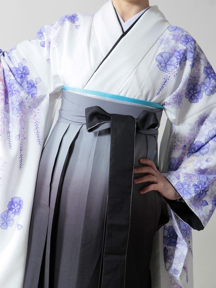 No.2　成人式　卒業式　振袖 　白　青　花柄　アイリス　藤の花 クール系 ブルー(青)/白/黒 薔薇柄 高級 派手 一番目立つ