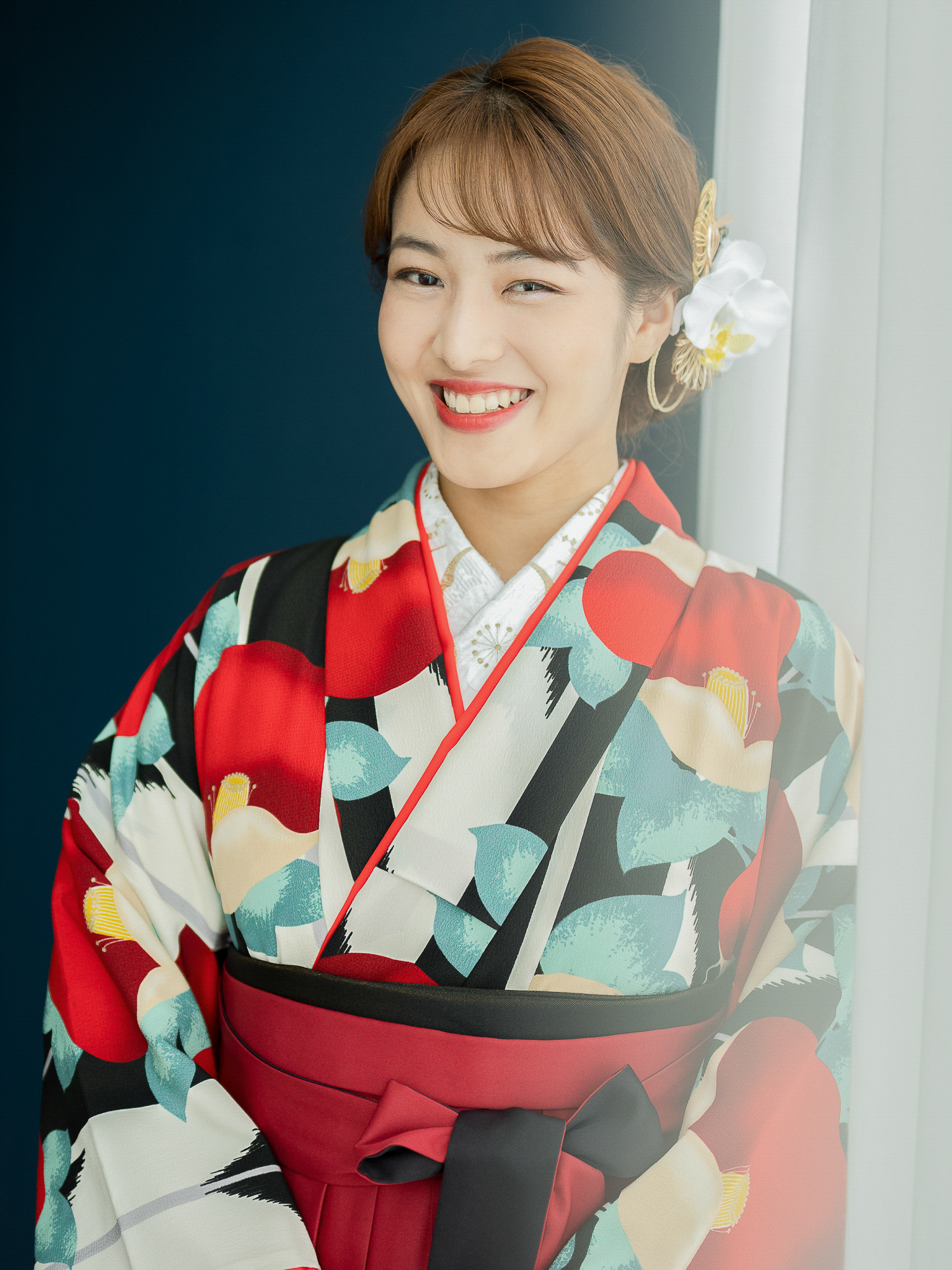 高級卒業式袴レンタル】2p-52 卒業式の袴レンタル 「黒・白の矢絣・椿