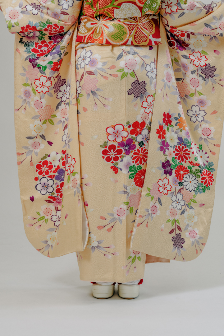 黄色の高級十三参り振袖レンタル】花々のMサイズ・品番：J-5｜KIMONO
