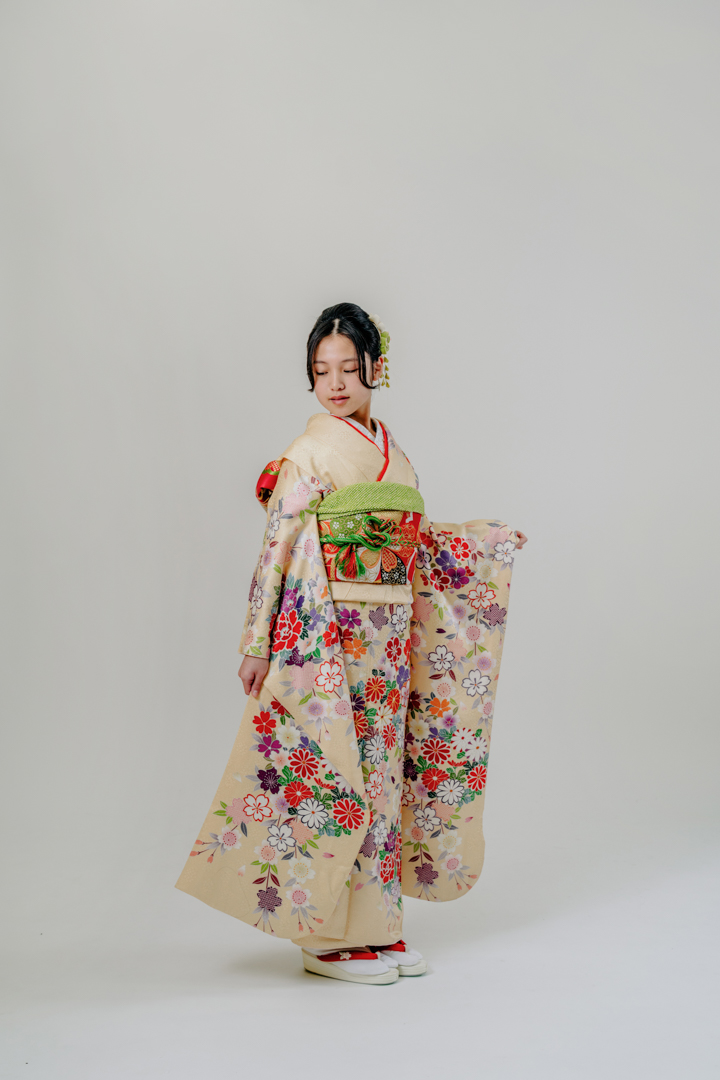 黄色の高級十三参り振袖レンタル】花々のMサイズ・品番：J-5｜KIMONO