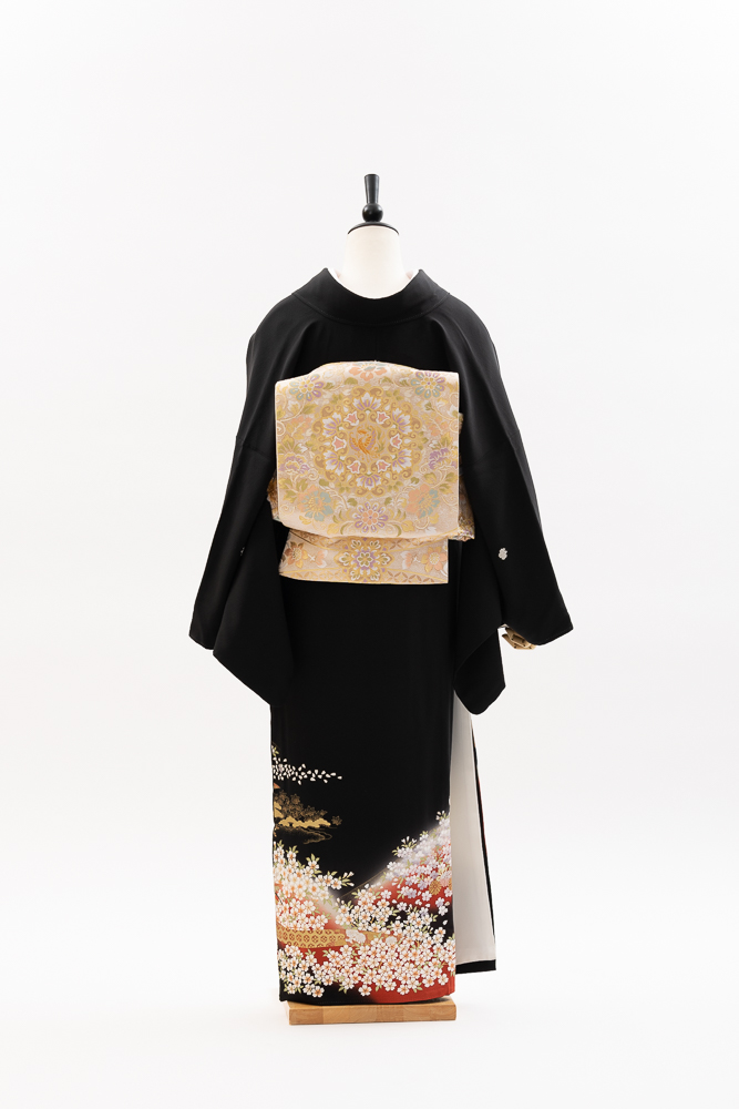大きいサイズ・高級黒留袖レンタル】t-460 桜と御所車の幅広黒留袖 LOO